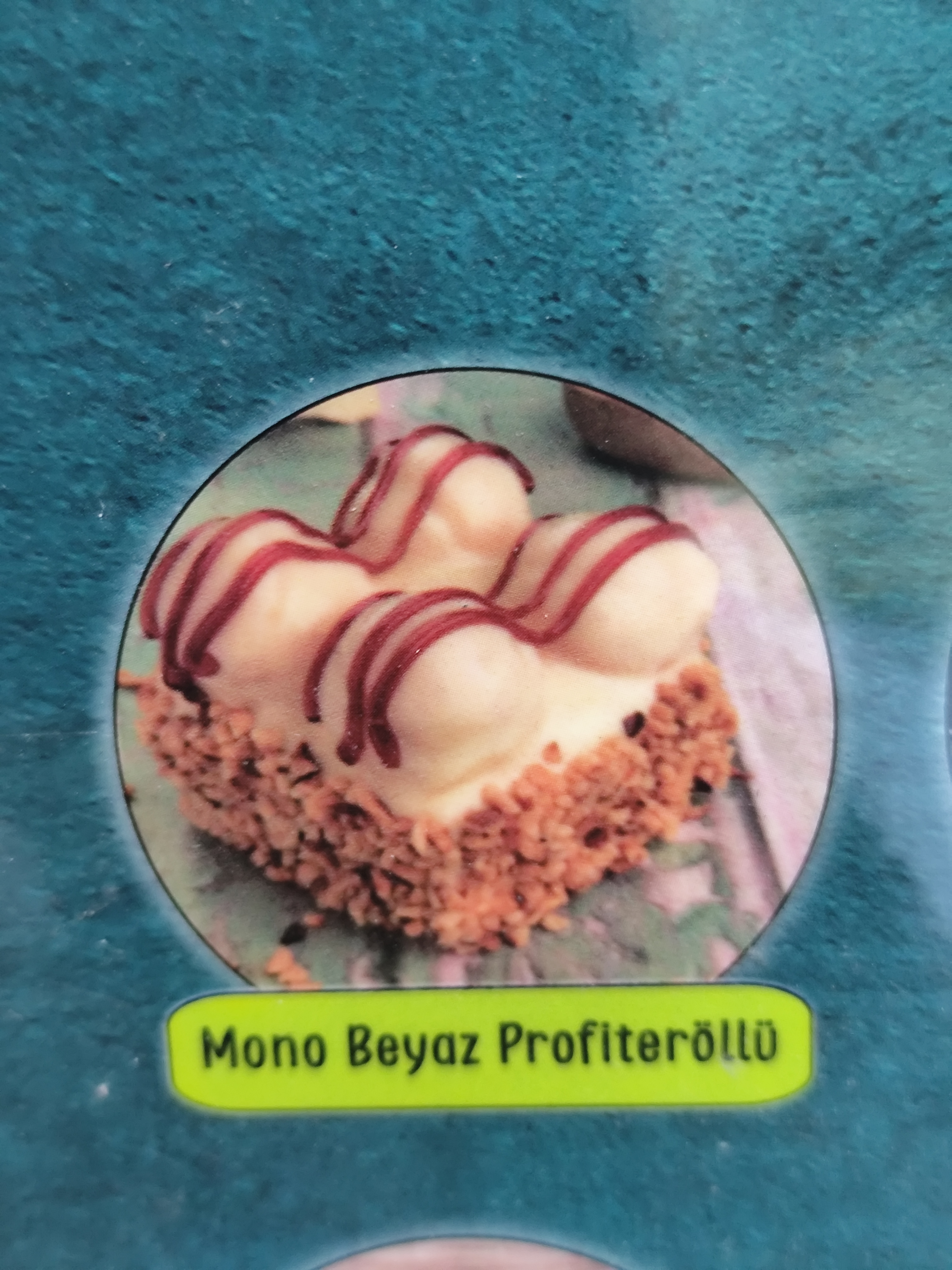 Mono Beyaz Profiteröllü